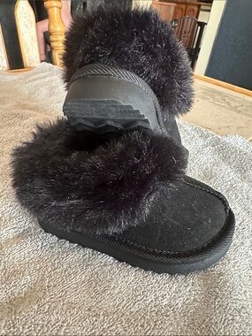 Plush Faux Fur Black Slippers